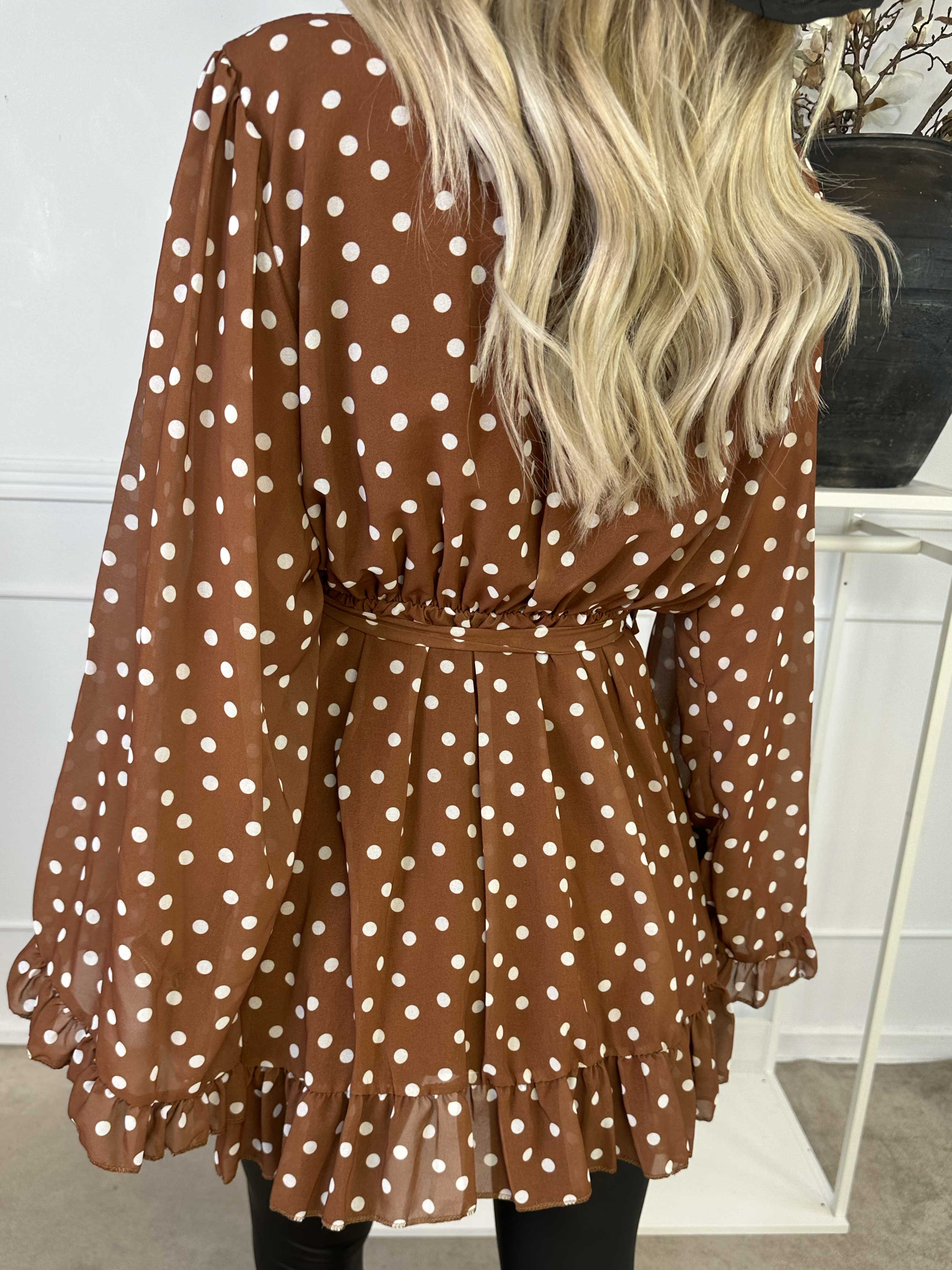 Adelina - Lang tunika i chiffon med flæser